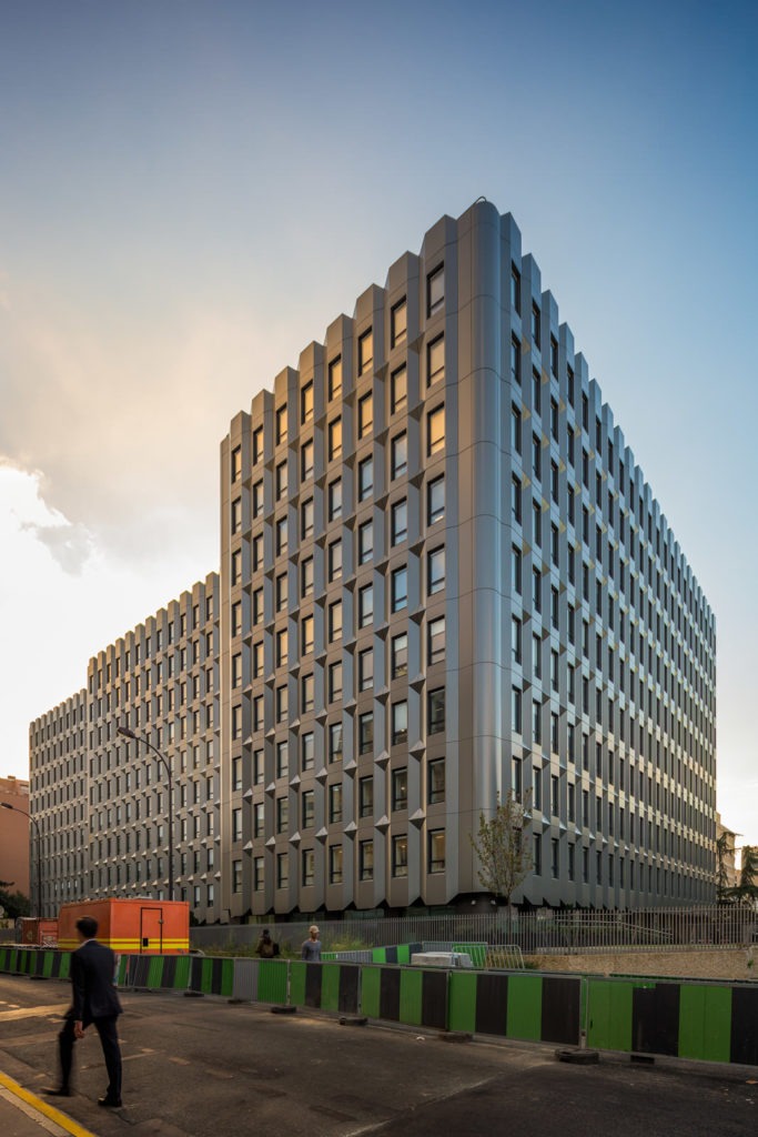 173 rue du Chevaleret. Architecte : Archigroup. "Ré-architecture" du bâtiment de Maurice Novarina