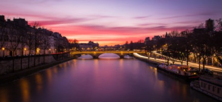 Pont Louis Philippe. Coucher de soleil sur la Seine et Paris