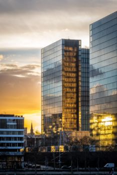 Coucher de soleil sur la Bibliothèque Nationale de France. Architecte : Dominique Perrault
