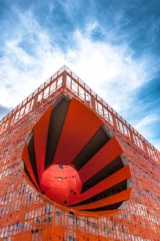 Le cube orange à Lyon. Architectes : Jakob & MacFarlane