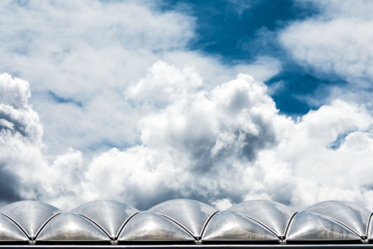 La tête dans les nuages. Centre commercial Lyon Confluence. Architecte : Jean-Paul Viguier. 2012