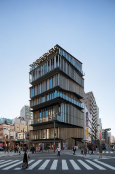 Asakusa Culture Tourism Center. Architecte : Kengo Kuma