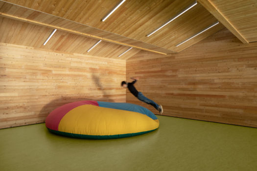 Yoonseux | École | Asnières Mise en scène salle polyvalente avec shed en bois