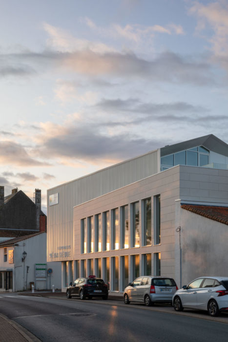 Façade sur rue coucher de soleil