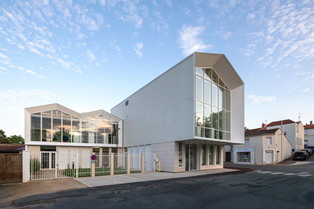 Jardin et salles de lecture sur le côté