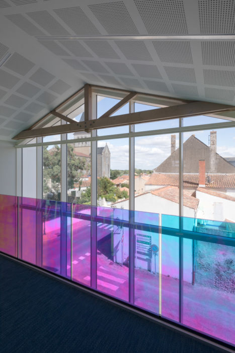 vue vers l'église depuis la médiathèque