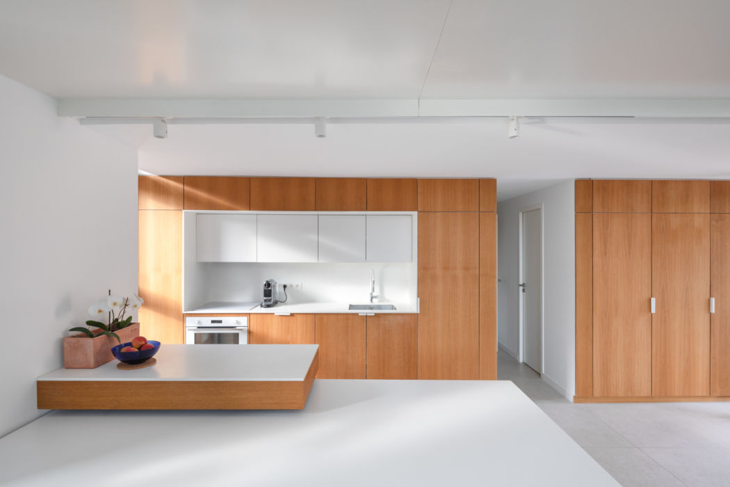 Placard et cuisine en bois et blanc