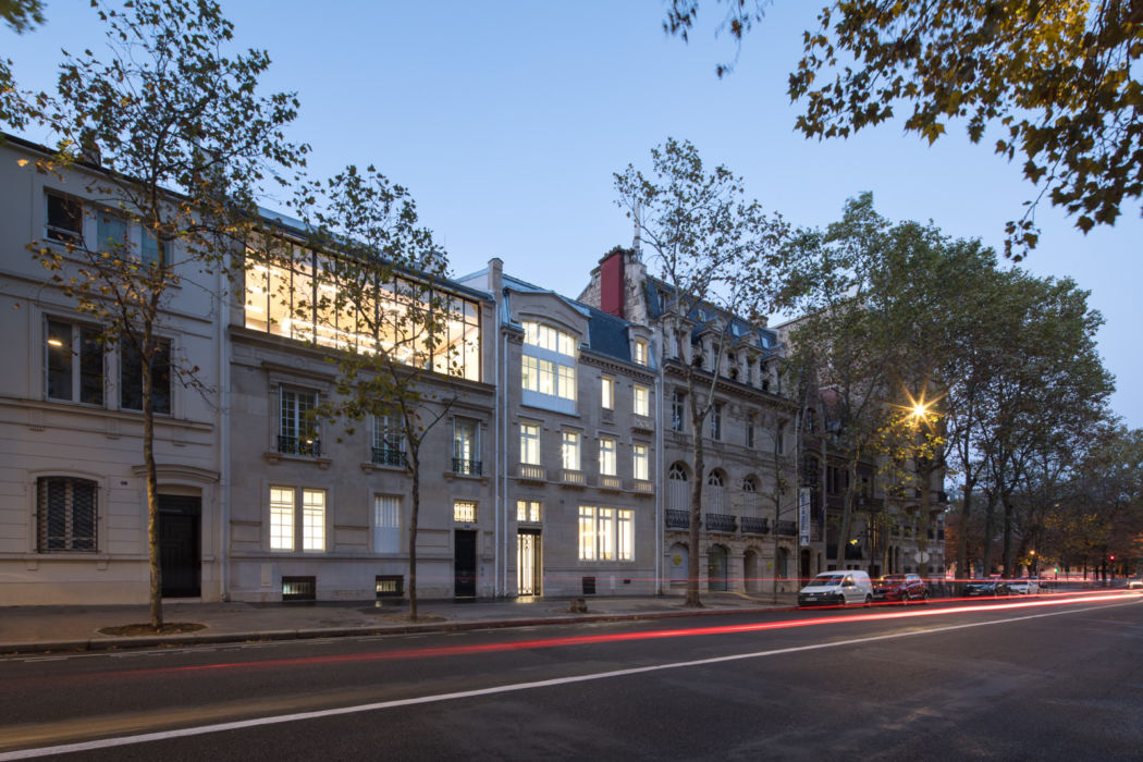 Entre chien et loup l'intérieur se dessine