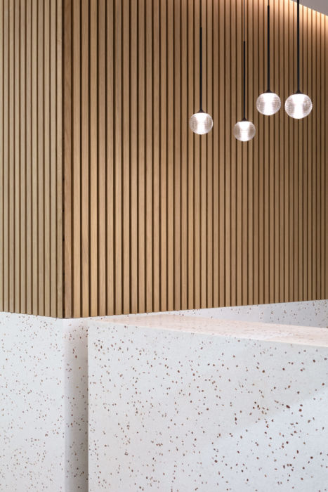 Détail borne d'accueil en pierre