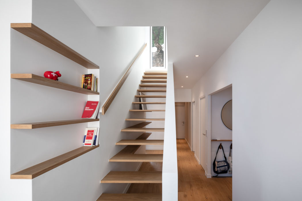 Escalier bois appartement moderne